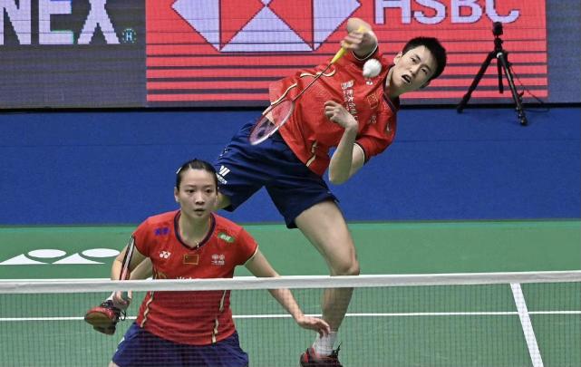 日本队力克中国队，黄鸭组合点燃赛场