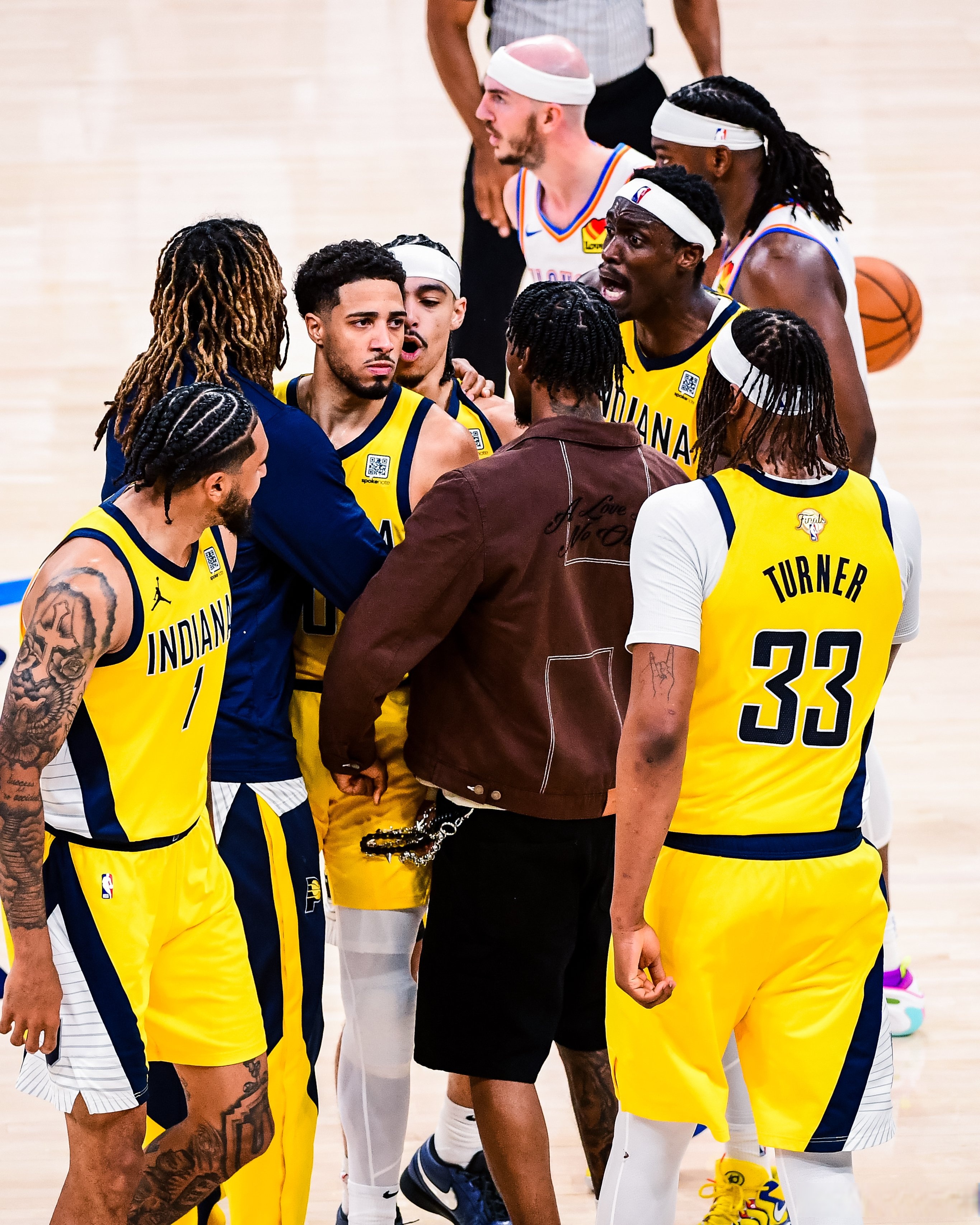 步行者轻取灰熊,恩比德统治全场 步行者轻取灰熊,恩比德统治全场